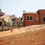 Corte Dei Santi * Venezia